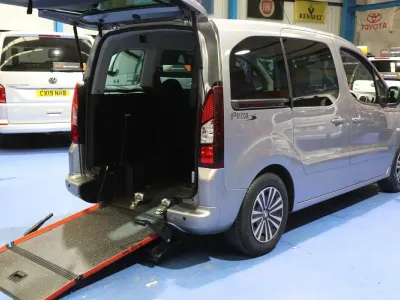 Używany Peugeot Partner 2017 Szary Minivan