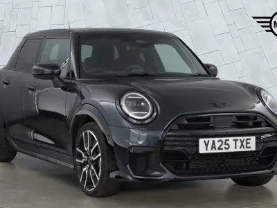 Usado Mini Cooper Hatch 113 kW (154 HP) 2025 Cinzento Citadino