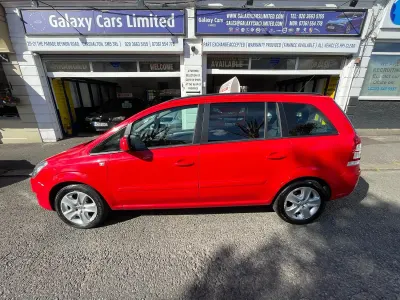 Used Vauxhall Zafira 120 HP (88 kW) 2014 Red MPV