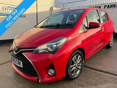 Used Toyota Yaris 90 HP (66 kW) 2015 Red Hatchback