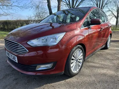 Käytetty Ford C-MAX Titanium 2018 Punainen Tila-auto