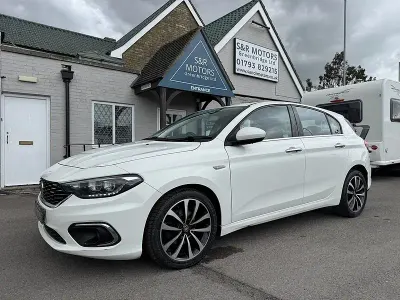 Used Fiat Tipo Lounge 2017 White Hatchback