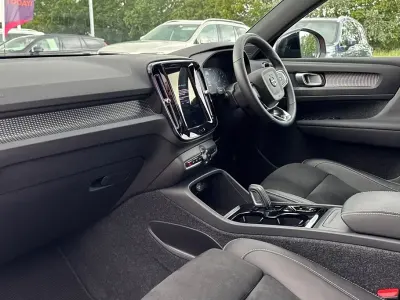 Used Volvo XC40 R-Design 161 HP (118 kW) 2022 Red SUV
