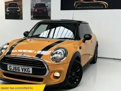 Used Mini Cooper Hatch 136 HP (100 kW) 2016 Orange Hatchback