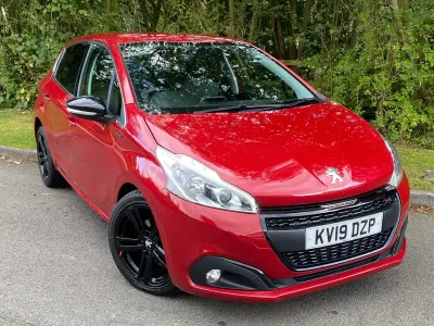 Käytetty Peugeot 208 GT-line 110 HP (80 kW) 2019 Punainen Viistoperä