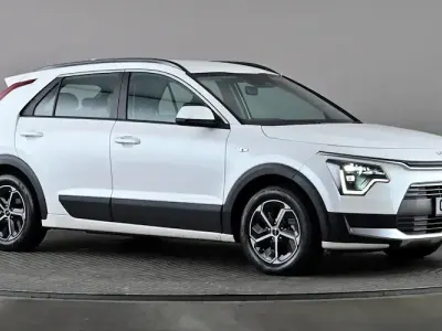 Usado Kia Niro 141 HP (103 kW) 2023 Branco SUV
