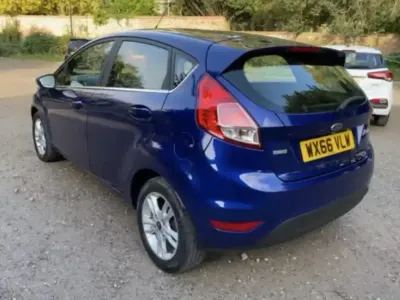 Usado Ford Fiesta Zetec 100 HP (73 kW) 2016 Azul Citadino