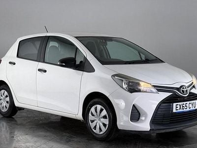 Used Toyota Yaris Active 69 HP (50 kW) 2015 White Hatchback