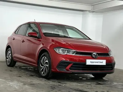 Używany VW Polo Life 95 KM (69 kW) 2023 Czerwony Hatchback