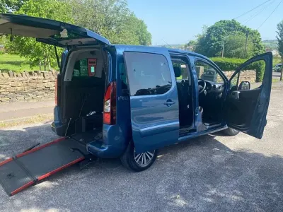 Usado Peugeot Partner Active 75 HP (55 kW) 2019 Azul Monovolume
