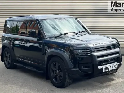 Käytetty Land Rover Defender HSE Dynamic 404 HP (297 kW) 2023 Musta Katumaasturi