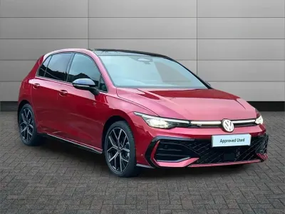 Second-hand VW Golf VIII Black Edition 147 CP (108 kW) 2025 Roșu Hatchback