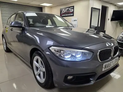 Begagnad BMW 116 Efficient Dynamics 2017 Grå Halvkombi