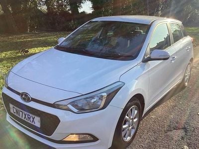 White Used 2017 Hyundai i20 SE Hatchback | £5,790 (Fair price)