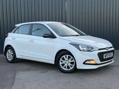 Used Hyundai i20 SE 100 HP (73 kW) 2017 White Hatchback