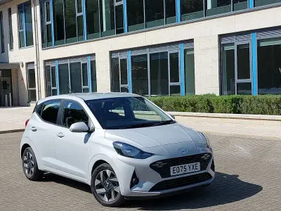 Używany Hyundai i10 Advanced 63 KM (46 kW) 2025 Szary Hatchback