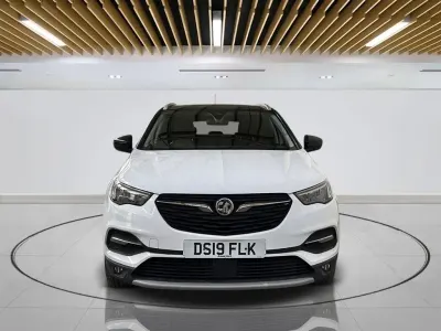 Used Vauxhall Grandland X Design Edition 130 HP (95 kW) 2019 White SUV