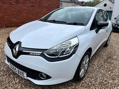 Used Renault Clio IV Dynamique 75 HP (55 kW) 2015 White Hatchback