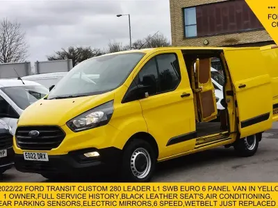 Begagnad Ford Transit Custom Style 105 HK (77 kW) 2022 Gul Van