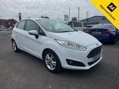 Used Ford Fiesta Zetec 100 HP (73 kW) 2016 White Hatchback