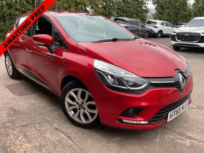 Used Renault Clio IV Dynamique 90 HP (66 kW) 2017 Red Hatchback