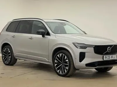 Usado Volvo XC90 Plus 455 CV (334 kW) 2025 Plateado SUV