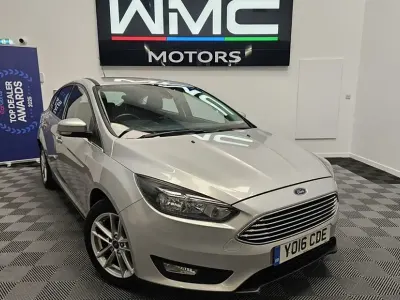 Usado Ford Focus Zetec 120 HP (88 kW) 2016 Prateado Citadino