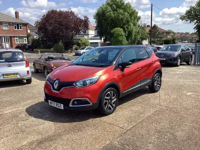 Used Renault Captur Dynamique 90 HP (66 kW) 2017 Red SUV