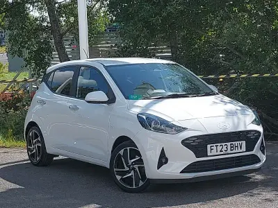 Used Hyundai i10 Premium 67 HP (49 kW) 2023 White Hatchback