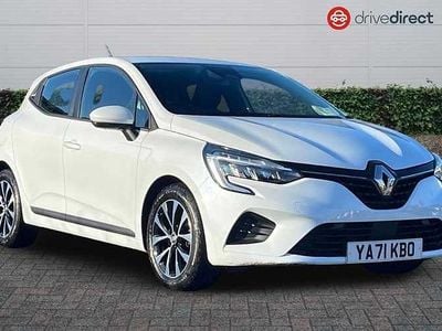 Used Renault Clio V Iconic 90 HP (66 kW) 2022 White Hatchback