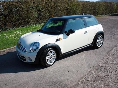 Used Mini Cooper Hatch 2011 White Hatchback