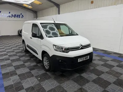Used Citroën Berlingo Start 75 HP (55 kW) 2021 White MPV