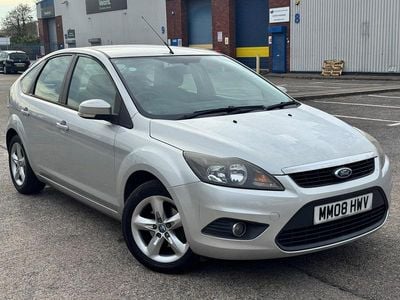 Begagnad Ford Focus Zetec 125 HK (91 kW) 2008 Silver Halvkombi