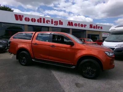 Used Isuzu Pick up 162 HP (119 kW) 2022 Orange Pickup