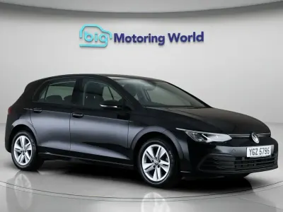 Second-hand VW Golf VIII S 108 CP (79 kW) 2022 Negru Hatchback