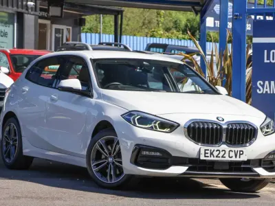 Usado BMW 118 Sport Line 2022 Branco Citadino