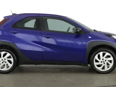 Used Toyota Aygo X X-pure 72 HP (52 kW) 2024 Blue SUV