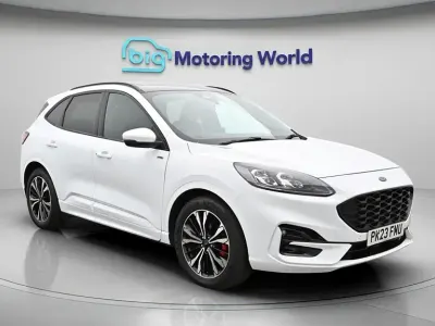 Usado Ford Kuga ST-Line X 190 HP (139 kW) 2023 Branco SUV