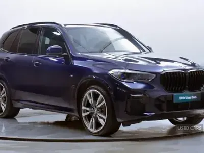 Begagnad BMW X5 M Sport 335 HK (246 kW) 2022 Blå SUV
