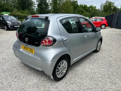 Second-hand Toyota Aygo Platinum 2009 Argintiu Hatchback