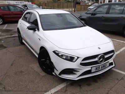 Begagnad Mercedes A200 AMG Line Premium 150 HK (110 kW) 2019 Vit Halvkombi