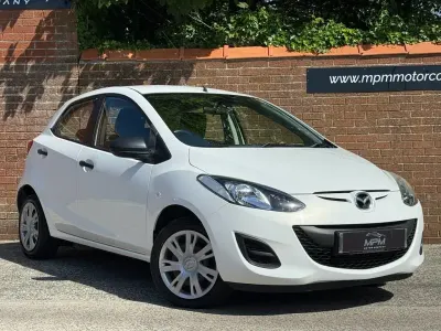 Used Mazda 2 75 HP (55 kW) 2013 White Hatchback