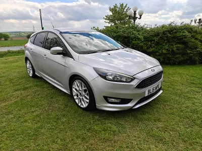 Used Ford Focus Zetec 125 HP (91 kW) 2015 Silver Hatchback