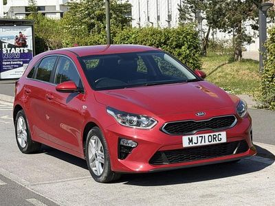 Używany Kia Ceed 134 KM (98 kW) 2022 Czerwony Hatchback
