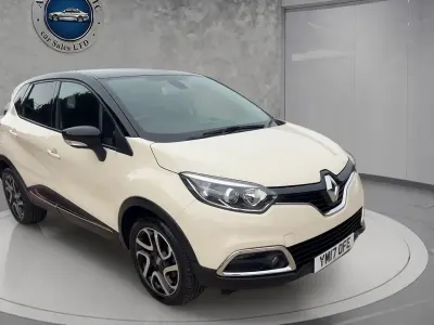 Used Renault Captur Dynamique 90 HP (66 kW) 2017 Cream/black SUV