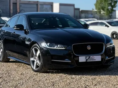 Usado Jaguar XE R-Sport 200 HP (147 kW) 2018 Preto Sedan