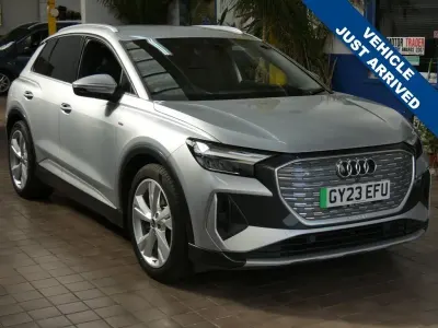 Begagnad Audi Q4 e-tron S-Line 150 kW (204 HK) 2023 Silver SUV
