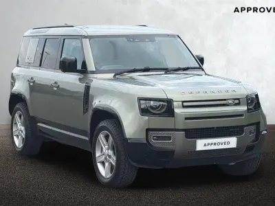 Usado Land Rover Defender SE Dynamic 249 HP (183 kW) 2022 Verde Carrinha