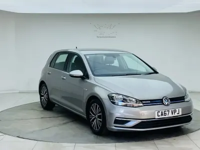 Używany VW Golf VII SE 130 KM (95 kW) 2018 Srebrny Hatchback