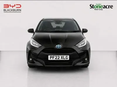 Used Toyota Yaris Hybrid Design 113 HP (83 kW) 2022 Black Hatchback
